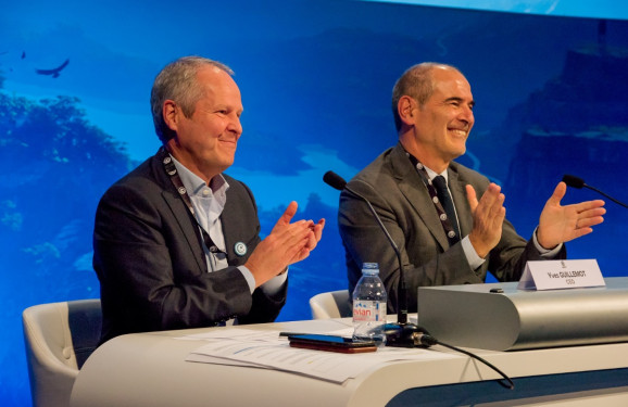 Yves Guillemont (izquierda) y Alain Martinez (derecha) durante la junta anual de accionistas. Créditos: Ubisoft