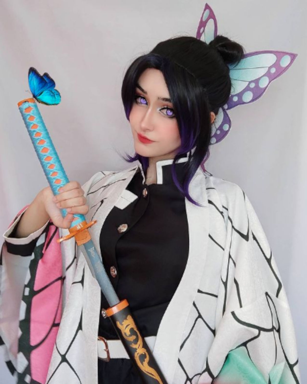 Shinobu tomó por sorpresa a los pilares en este cosplay de Kimetsu no Yaiba