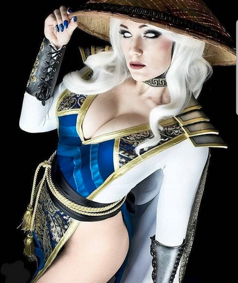 Raiden de Mortal Kombat 11 cambia de sexo en increíble cosplay