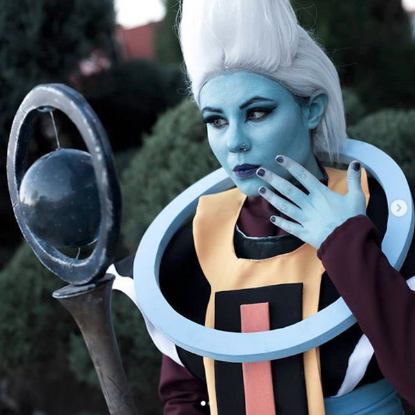 El poderoso Whis de Dragon Ball Super cambia de sexo con cosplay