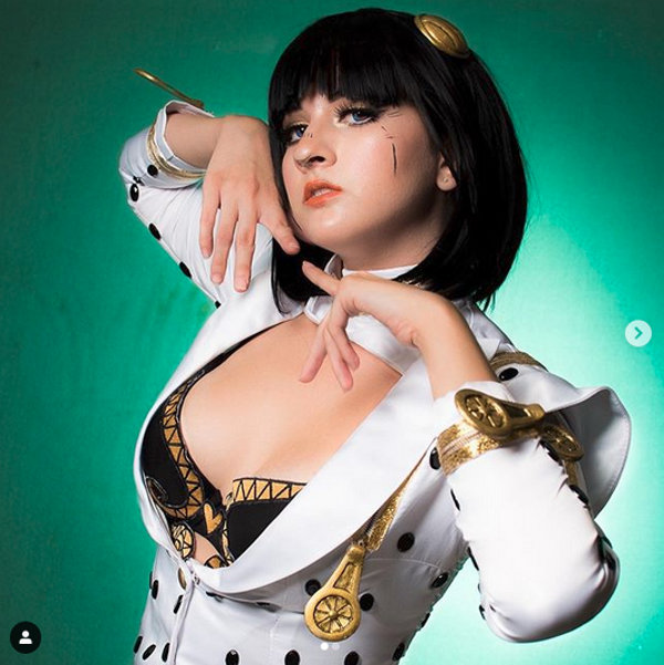 Bucciarati de JoJo's Bizarre Adventure cambia de sexo con el cosplay