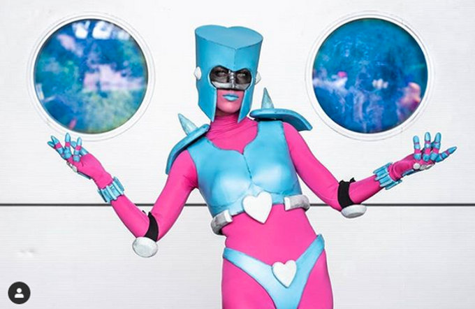 Crazy Diamond cambia de sexo en cosplay de JoJo's Bizarre Adventure