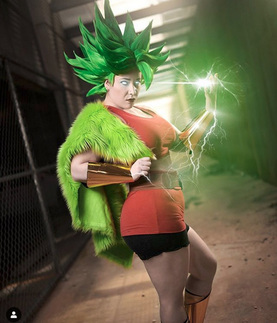 Kale de Dragon Ball Super libera su poder en este cosplay