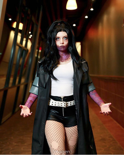 Otro cosplay femenino de Dabi de My Hero Academia