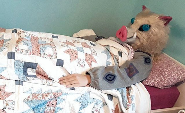 Inosuke de Demon Slayer en un curioso cosplay