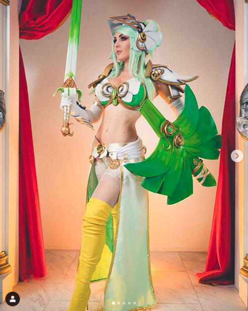 Jessica Nigri hace cosplay del pokémon Sirfecth'd