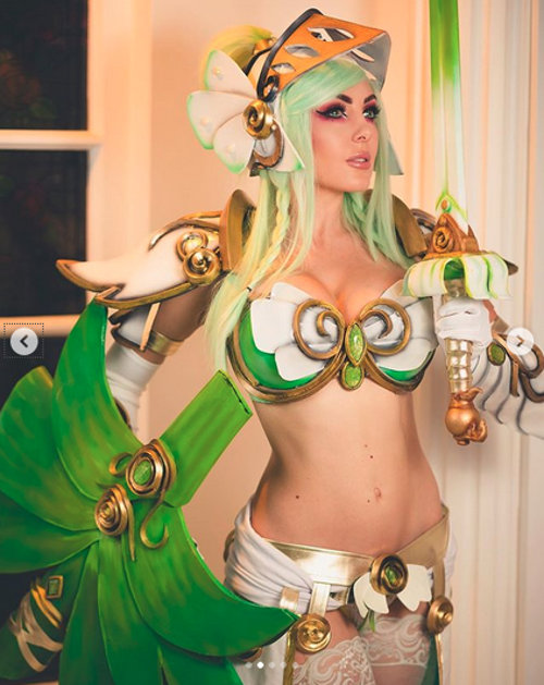 Jessica Nigri hace cosplay del pokémon Sirfecth'd