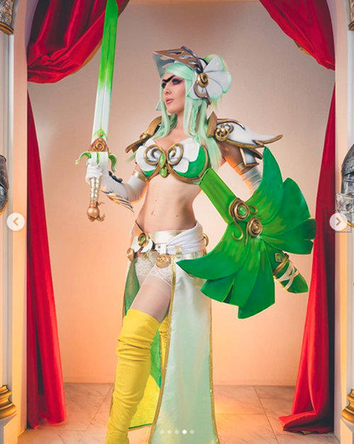 Jessica Nigri hace cosplay del pokémon Sirfecth'd