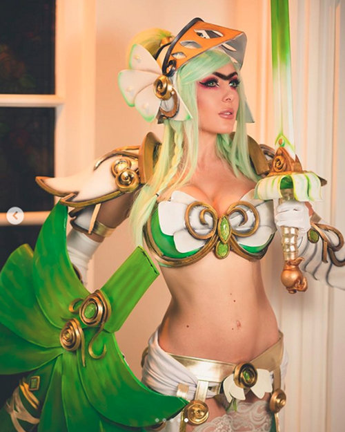 Jessica Nigri hace cosplay del pokémon Sirfecth'd