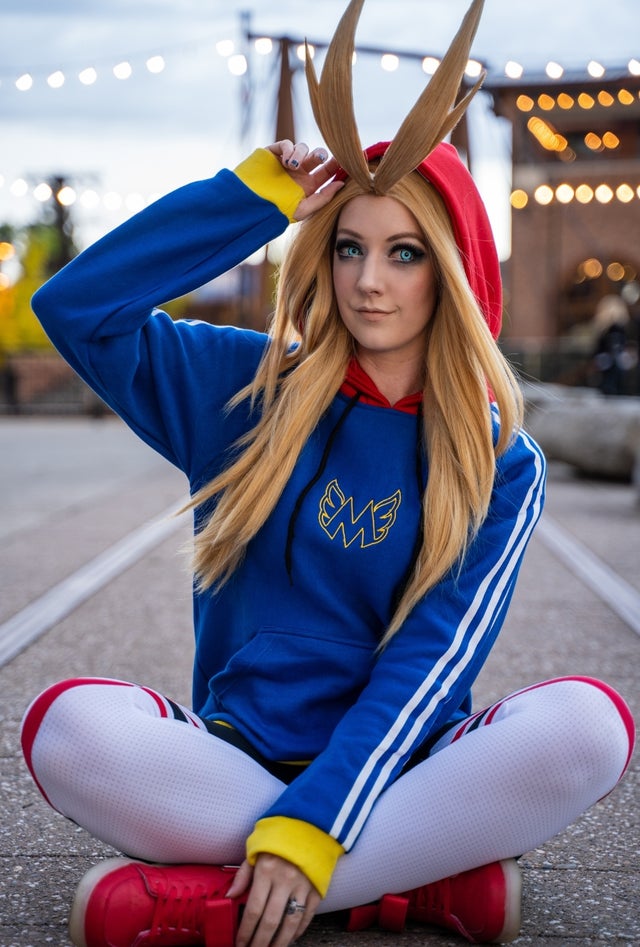 Este cosplay de All Might de My Hero Academia es muy casual