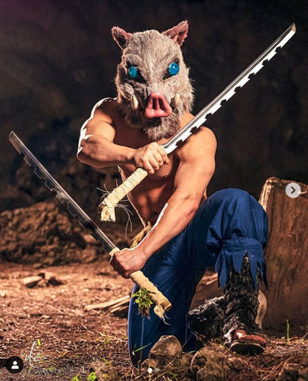 Inosuke de Demon Slayer impresiona con este gran cosplay