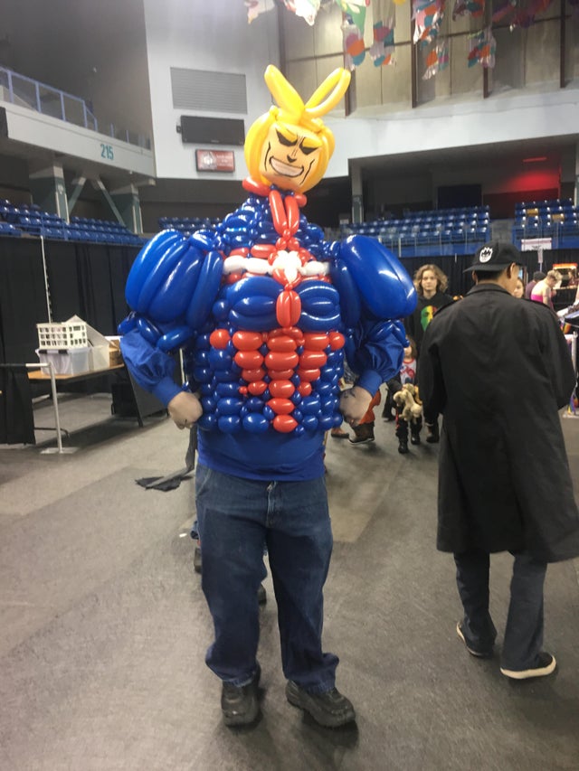 All Might de My Hero Academia recreado con globos es muy gracioso