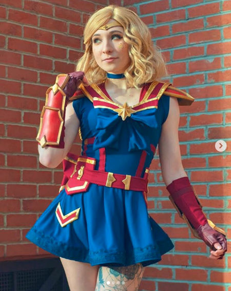 Mezclan a Sailor Moon y Capitana Marvel en un solo cosplay