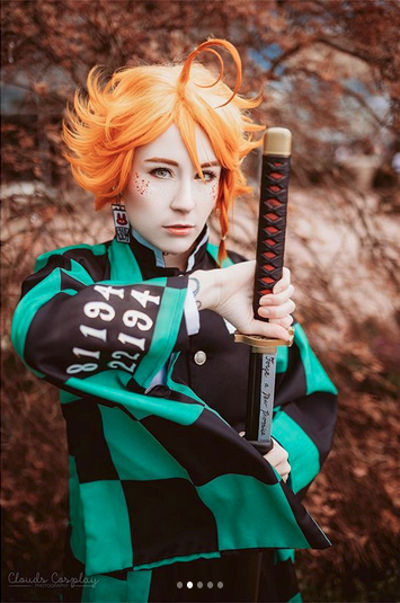 WTF? Kimetsu no Yaiba y The Promised Neverland se fusionaron en un extraño cosplay