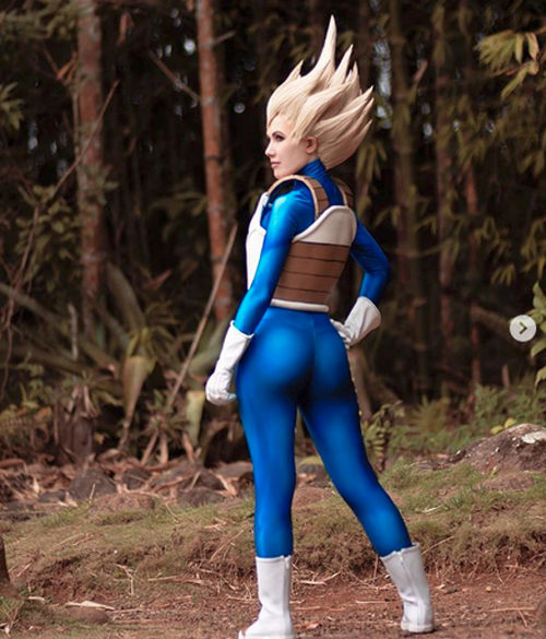 Vegeta de Dragon Ball Z cambia de sexo gracias al cosplay