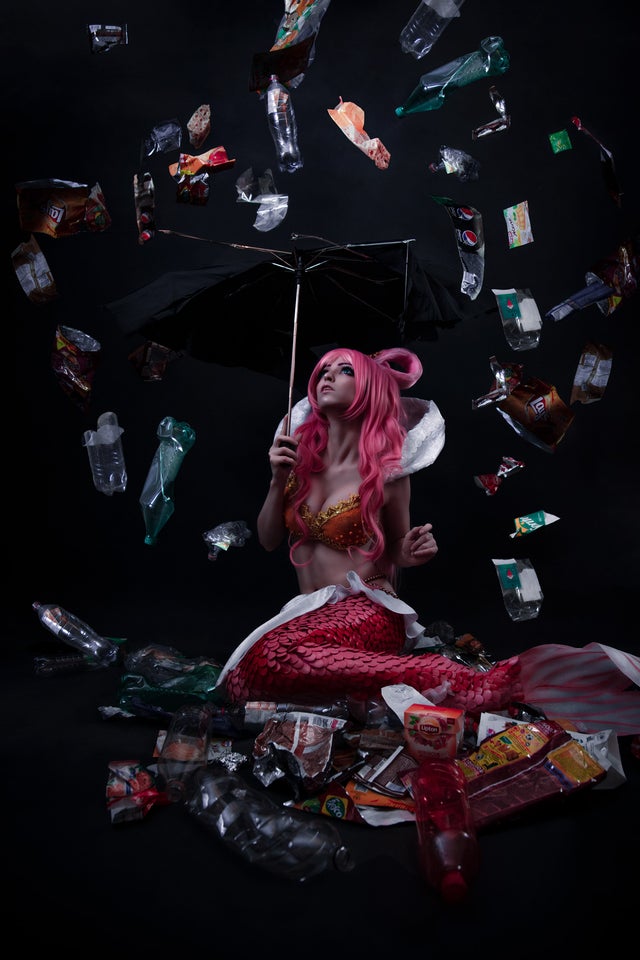 Shirahoshi de One Piece encara la contaminación en este cosplay