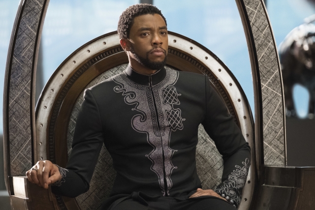 Chadwick Boseman como Black Panther.