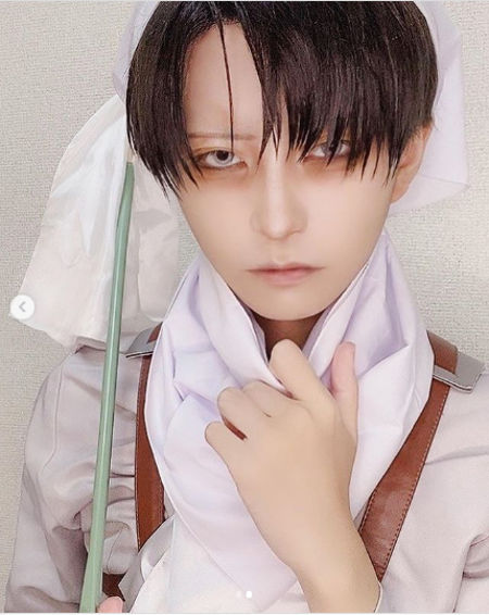 Attack on Titan: Así se vería Levi... ¡haciendo la limpieza!