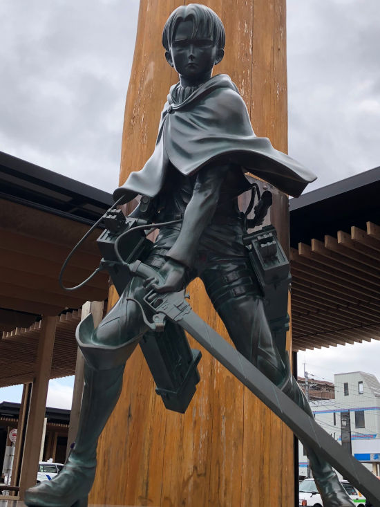 Levi de Shingeki no Kyojin consigue su propia estatua