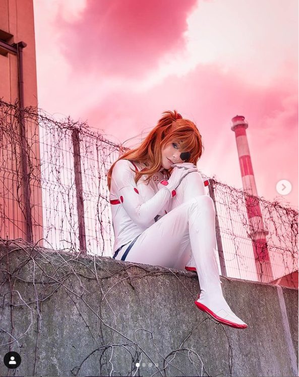 Este cosplay de Asuka se inspiró en el nuevo traje blanco de Evangelion 3.0 + 1.0: Thrice Upon A Time y los fans están encantados.